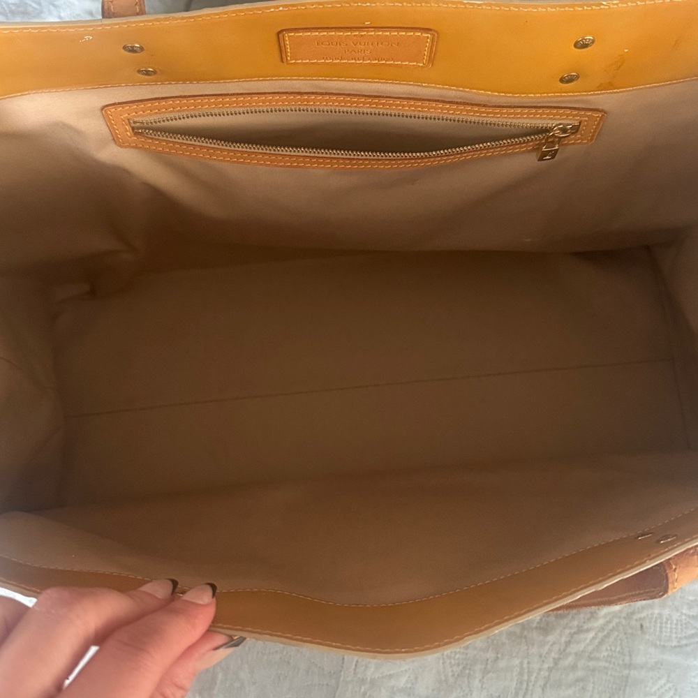 Louis Vuitton Reed GM Tote/
Vernis 2001 Yellow- Preowned w/ callouts - Picture 2 of 11